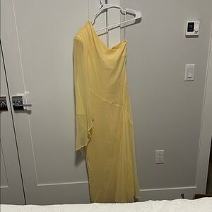 Chic One-Shoulder Yellow Dress